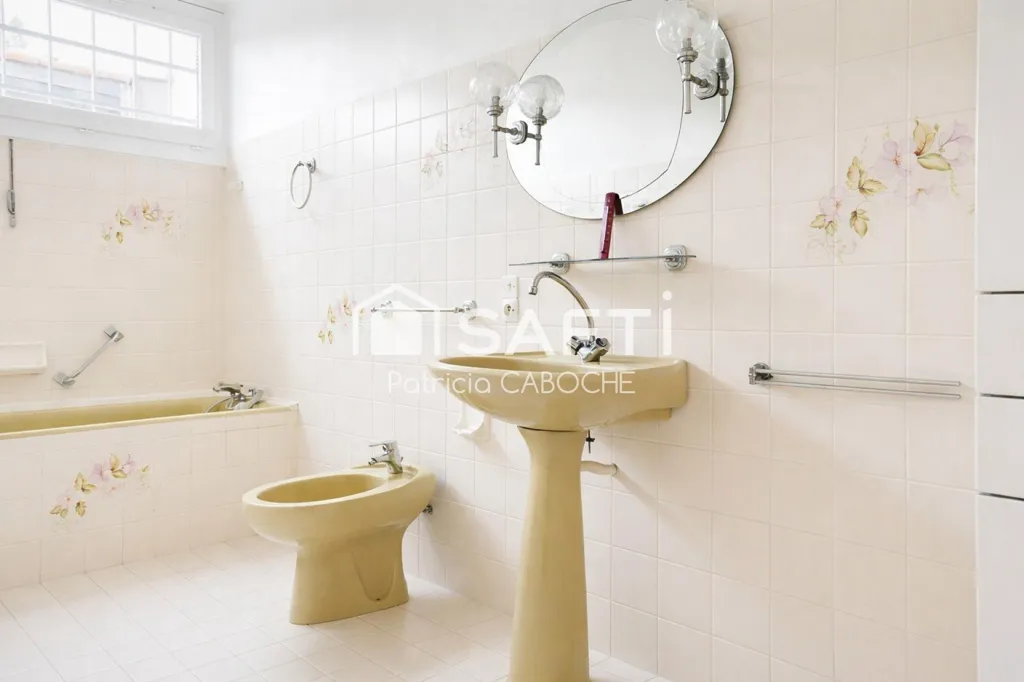 Salles de bain - Maison avec Jardin et Garage à Merignac