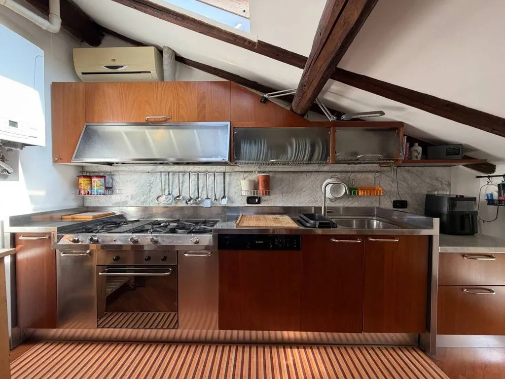 Cucina - Luxury Mansarded Apartment in Bologna