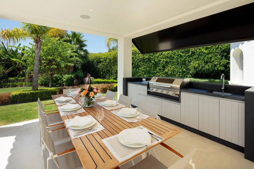 Terrass - Luxury Villa with Golf Course View in Marbella