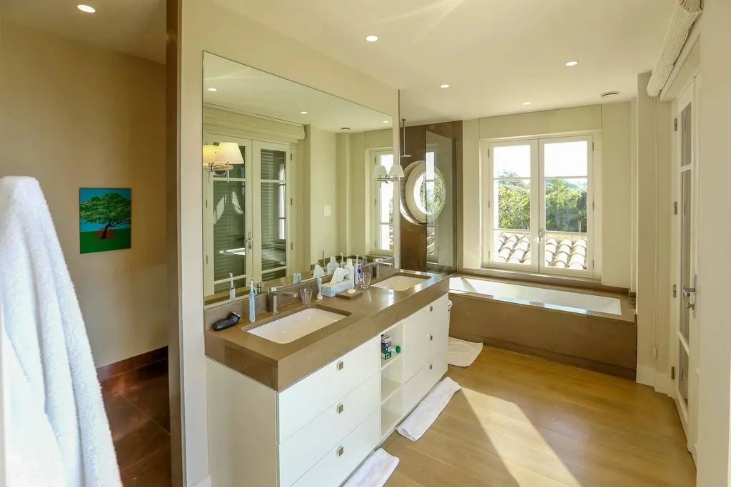 Vannitoad - Luxury Villa with Sea View in Antibes