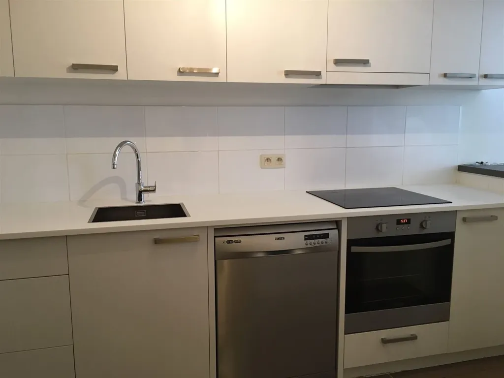 Cucina - Duplex with High Ceilings near Squares District