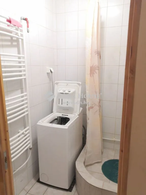 Bagni - Renovated Flat with Balcony in Budapest 15th District