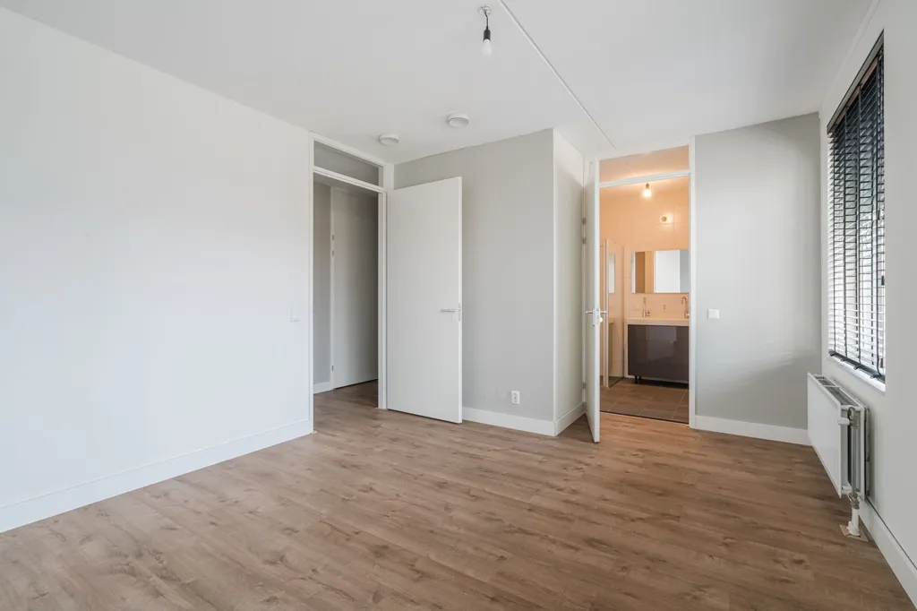Magamistoad - 4-Bedroom Apartment with Modern Kitchen in Utrecht