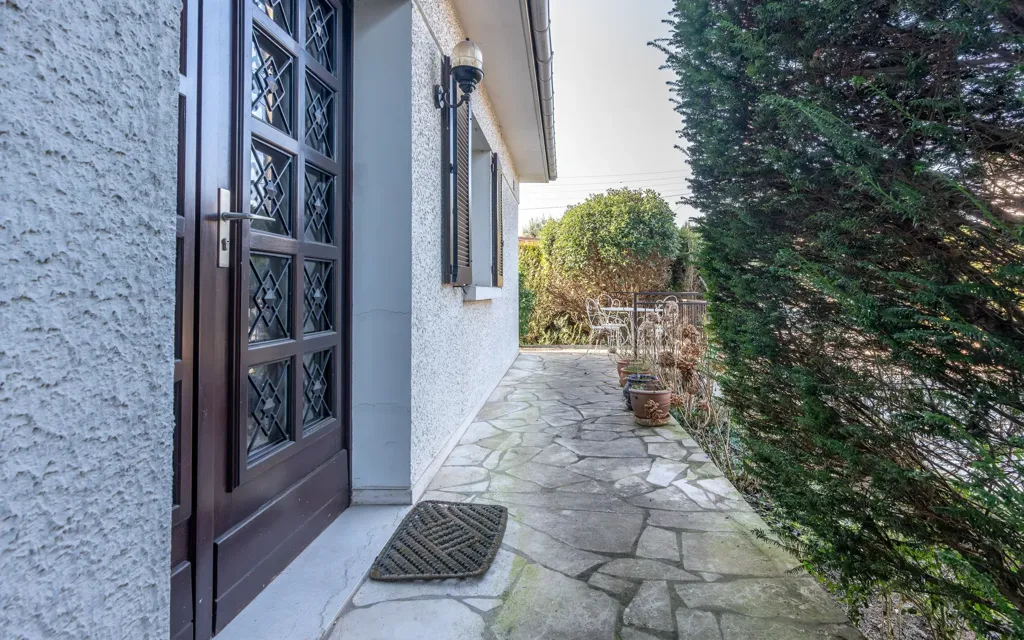 Ingresso - House with Garden and Terrace in Ormesson-sur-Marne