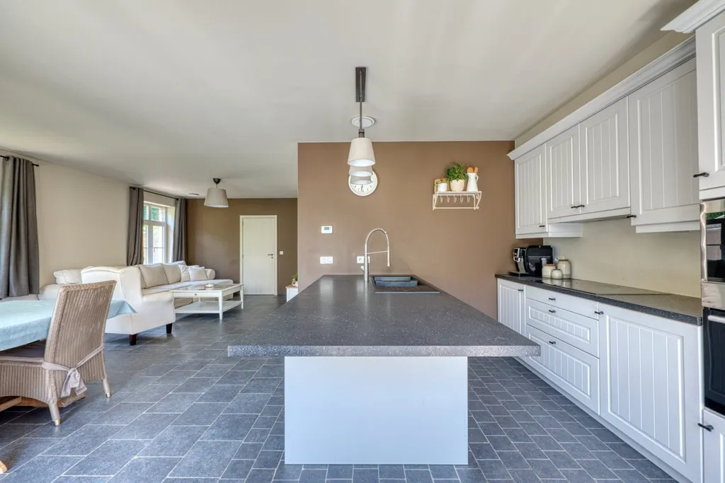 Köök - Semi-Open House with Garden near Centre