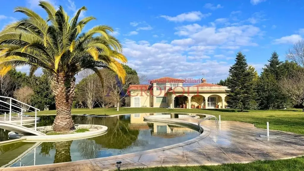 Bassein - Architectural Villa with Spa in Bracciano