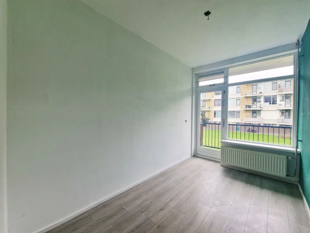 Toad - 3-Bedroom Apartment with Balcony in Charlois