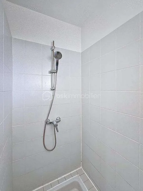 Bathrooms - Studio with Pool and Beach Access in Saint François