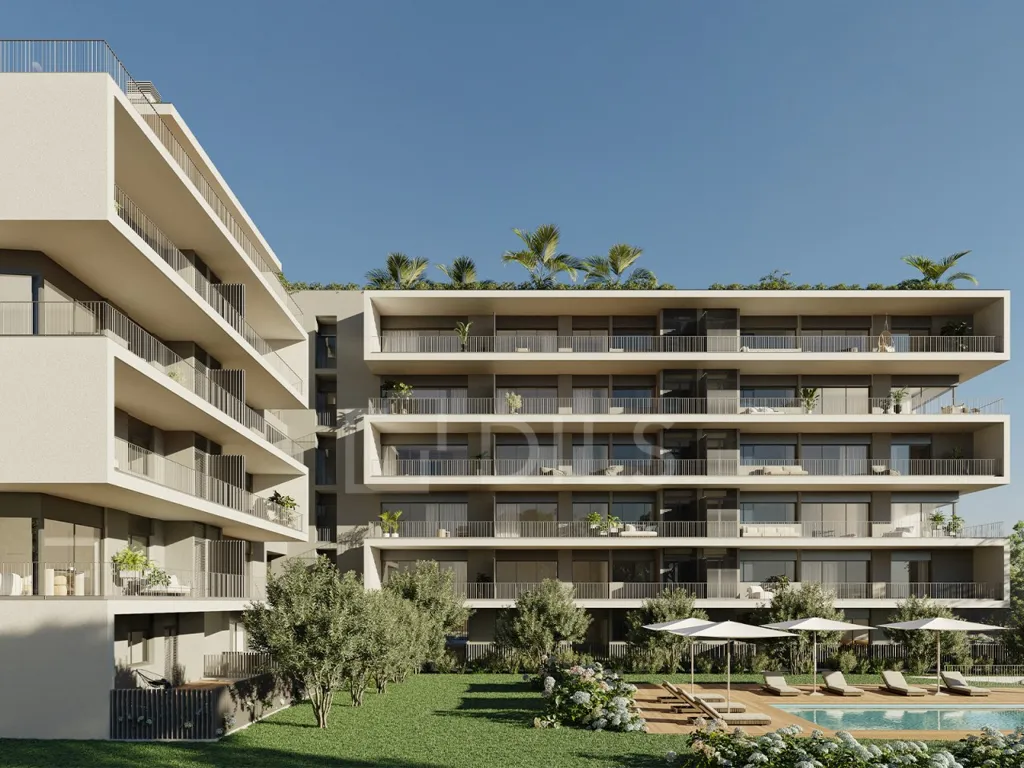 Exterior - Contemporary Apartment with Balcony in Carcavelos
