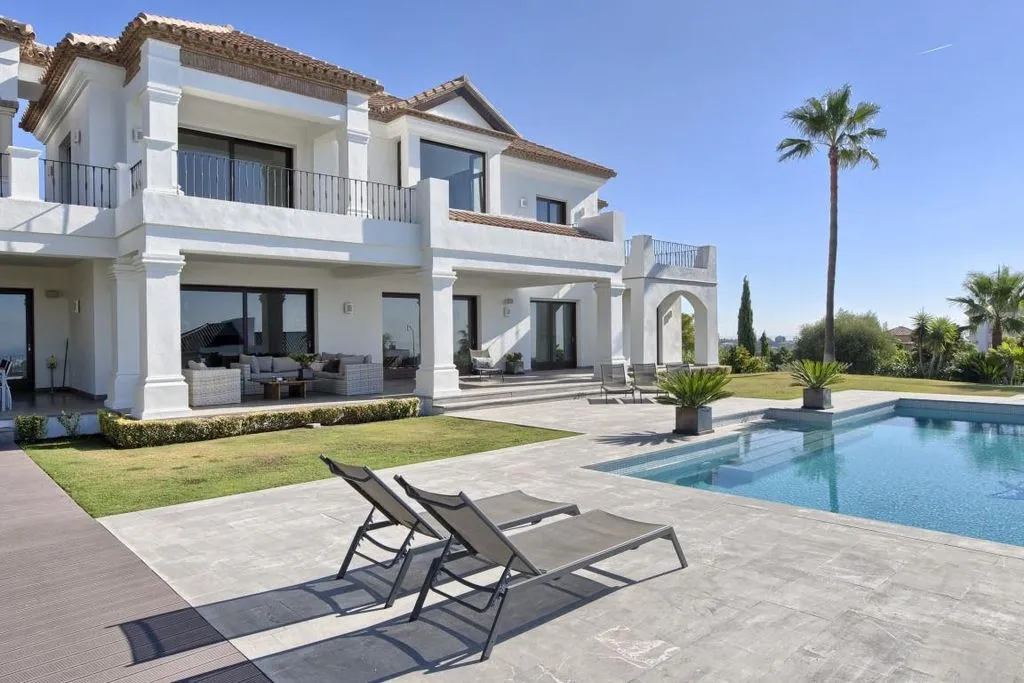 Piscine - Luxury Villa with Private Pool in Benahavís