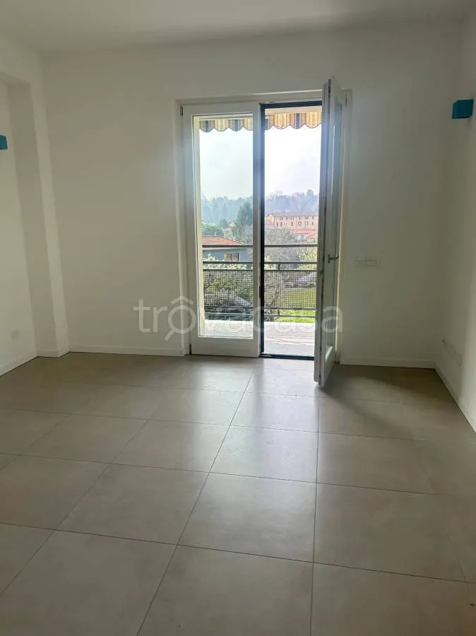 Rooms - Modernised Trilocale with Private Garden in Varese