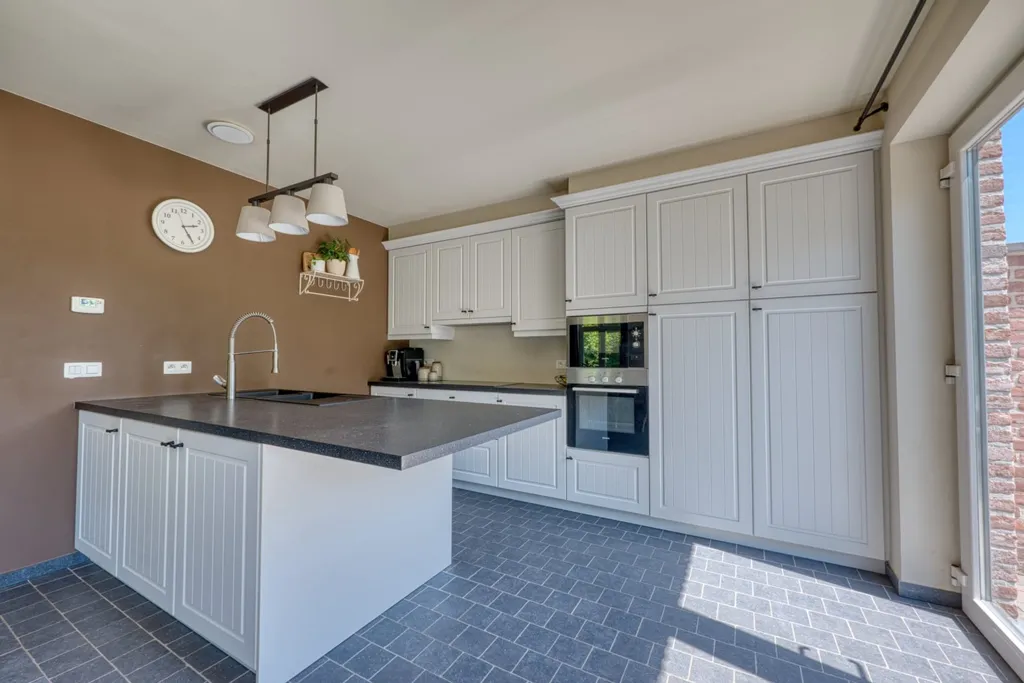 Köök - Semi-Open House with Garden near Centre