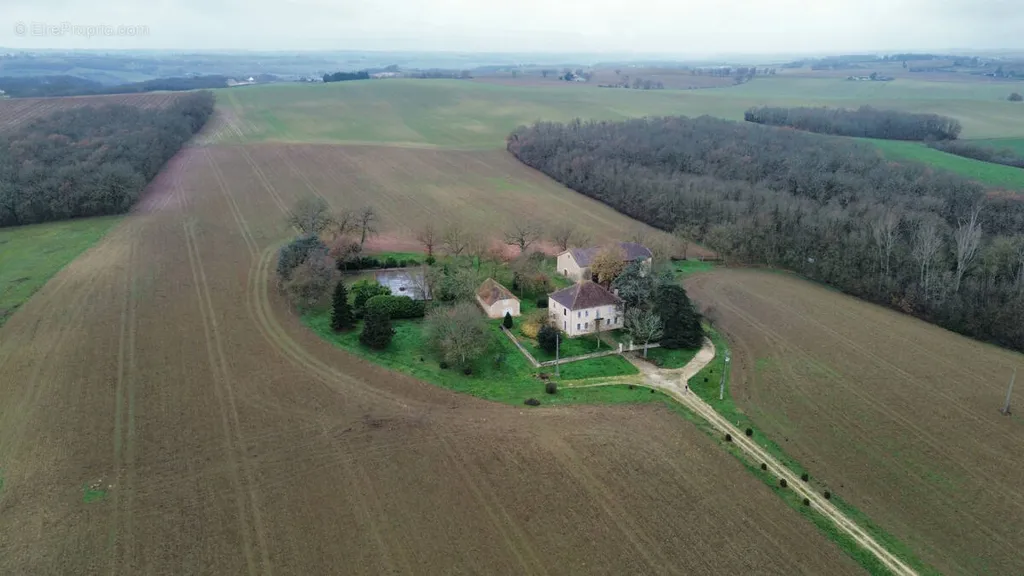 Õhuvaade - Maison de Maître with Dependent Buildings in Mauvezin