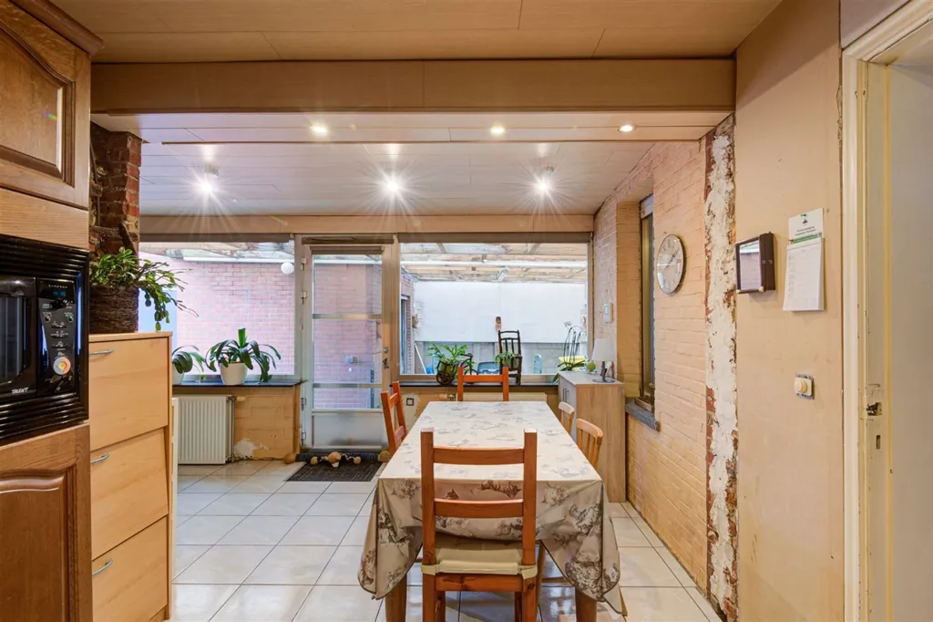 Söögituba - Renovatable House with Garden in Nijlen