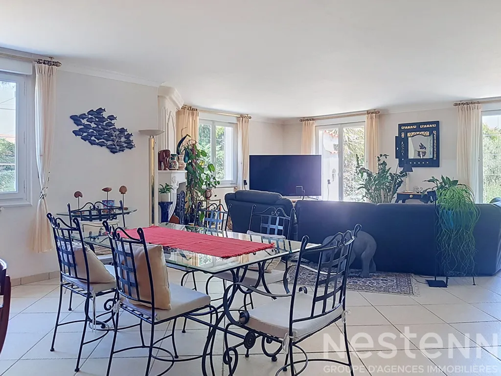 Sala da pranzo - 10-Piece Villa with Pool in Saujon