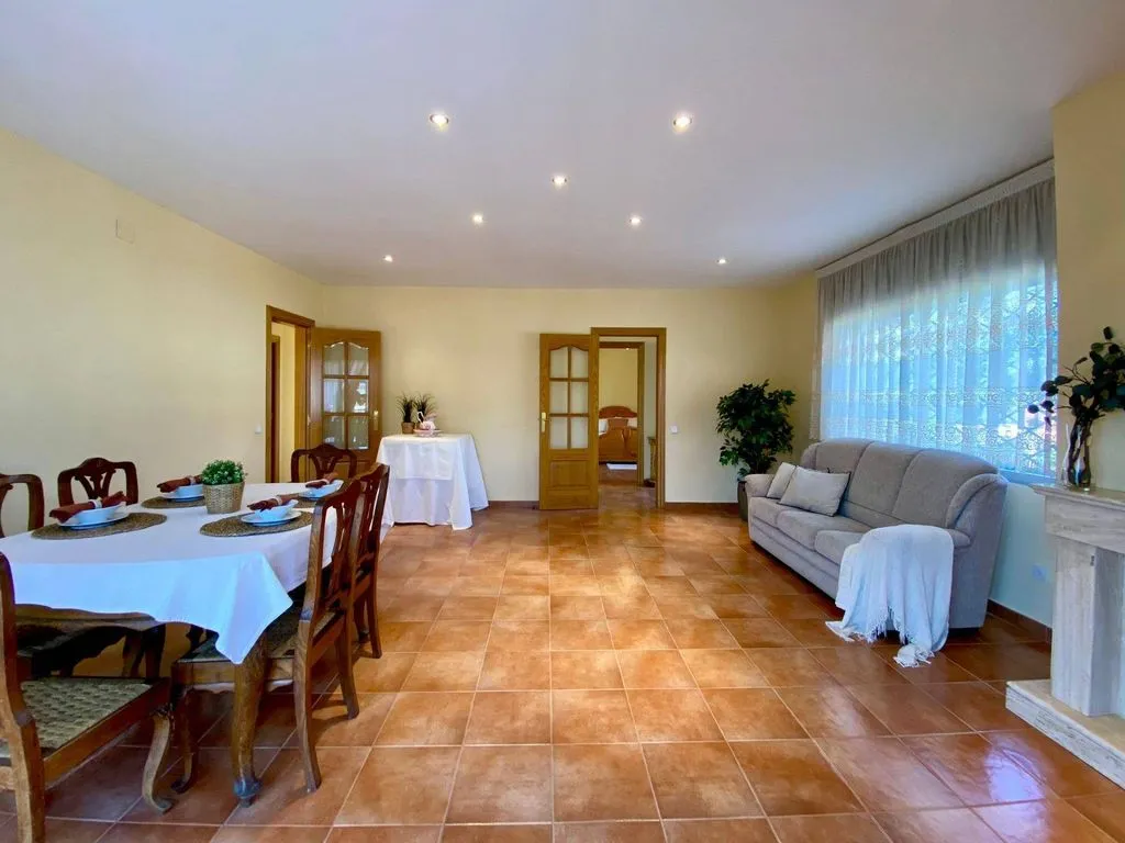 Esszimmer - Luxury House with Four-Winds Design in Castellbisbal