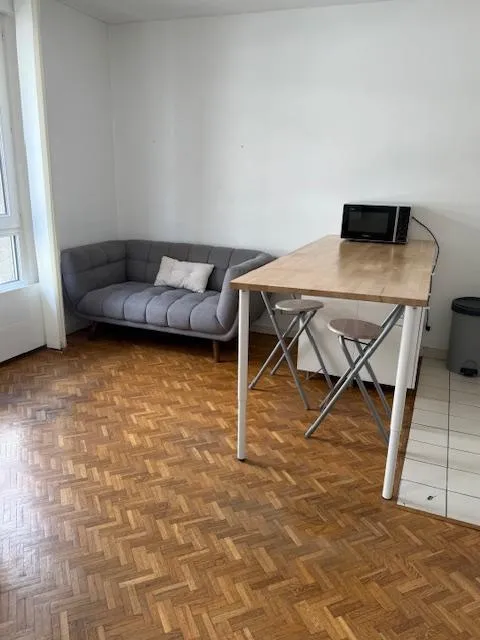 Elutuba - Meubled T1 with Balcony in Lyon 7ème
