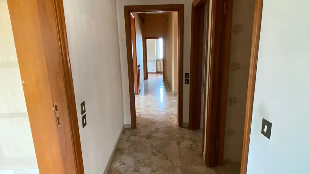 Entrée - Attico with Panoramic Views in Chieti Centre