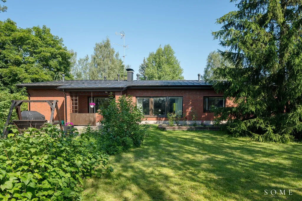 Jardin - Spacious Detached House with Garden in Tuusula