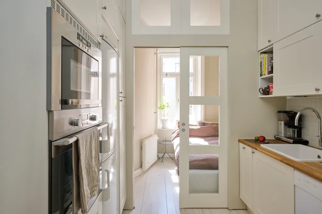 Cuisine - Turn-of-the-Century Flat with Garden View in Södermalm