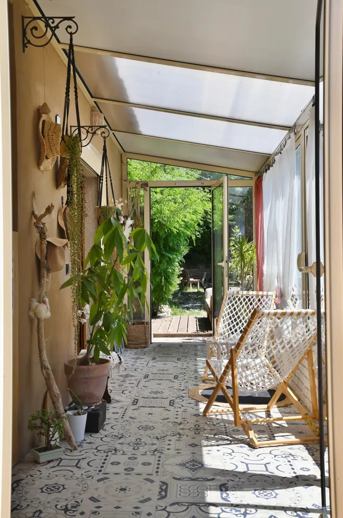 Terrasse - Villa de Plain-pied avec Piscine à Uzès