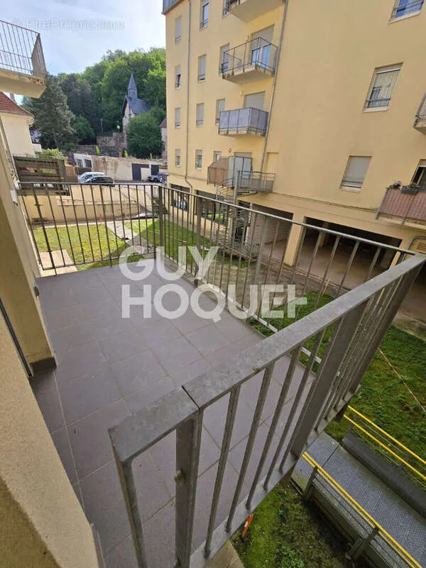 Balcony - 2-Bedroom Apartment with Balcony in Saint-Avold