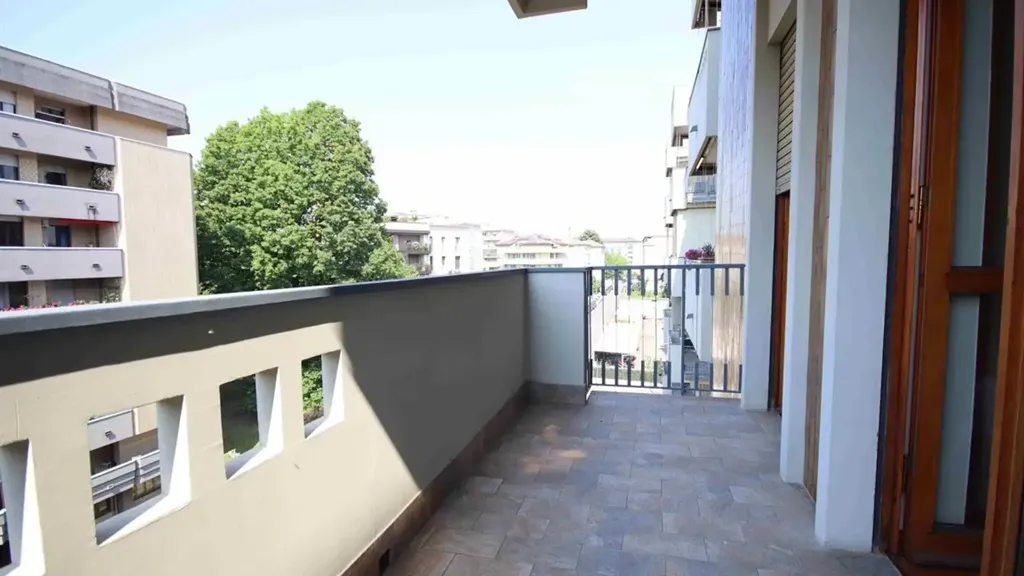 Rõdu - Quadrilocale with Balcony in Monza