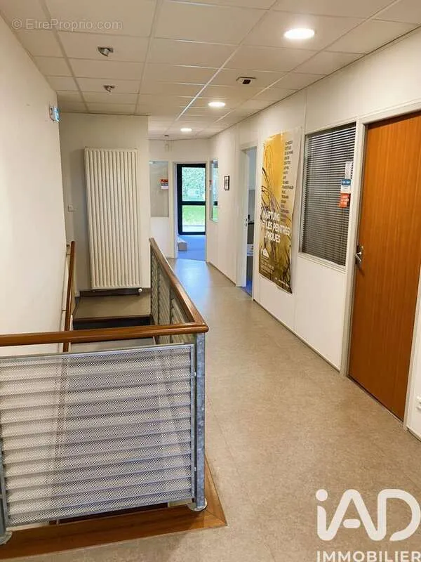 Entrée - Ensemble de Bureaux Modernes au Cœur du Finistère