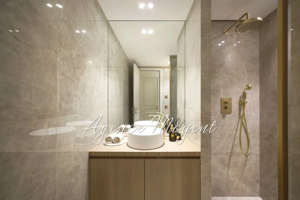 Salles de bain - Appartement Luxe avec Vue Mer à Cannes
