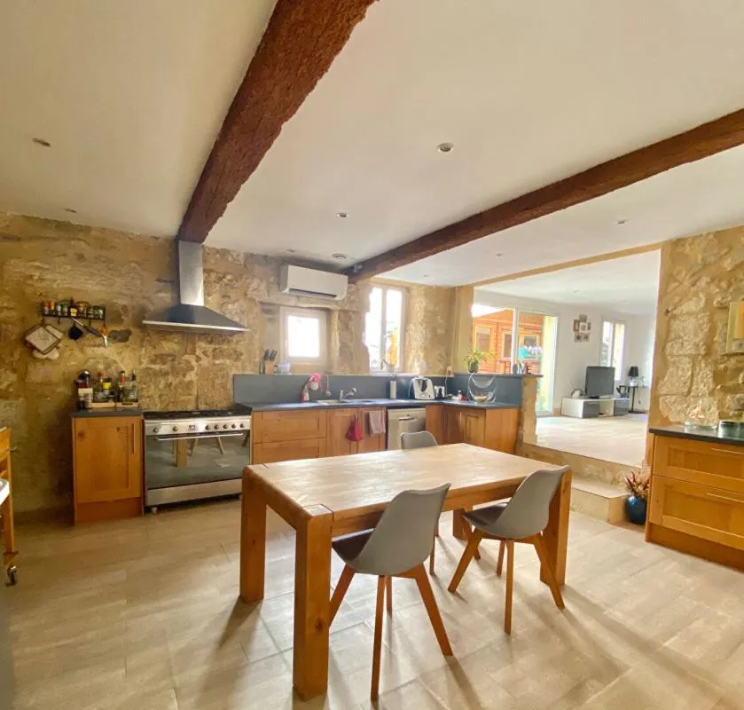 Cuisine - Maison de Village avec Accès Indépendant à Tarascon