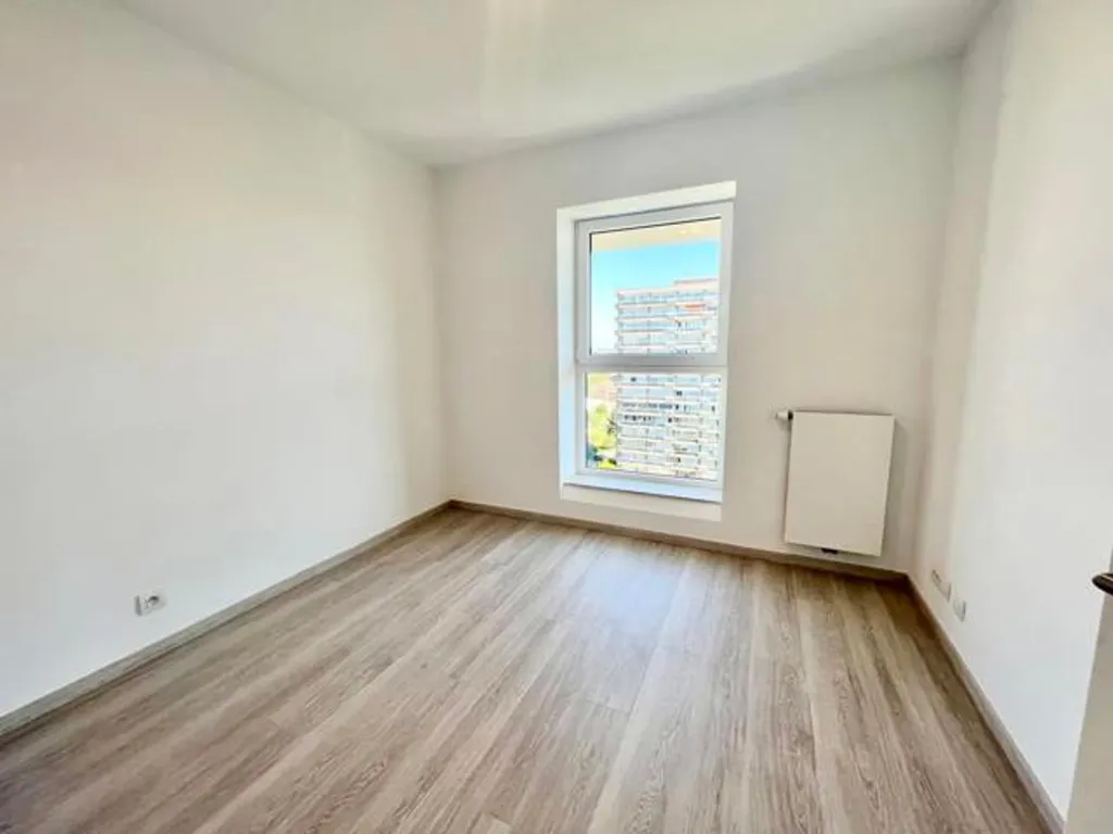 Pièces - Appartement Moderne avec Terrasse au 5ème Étage