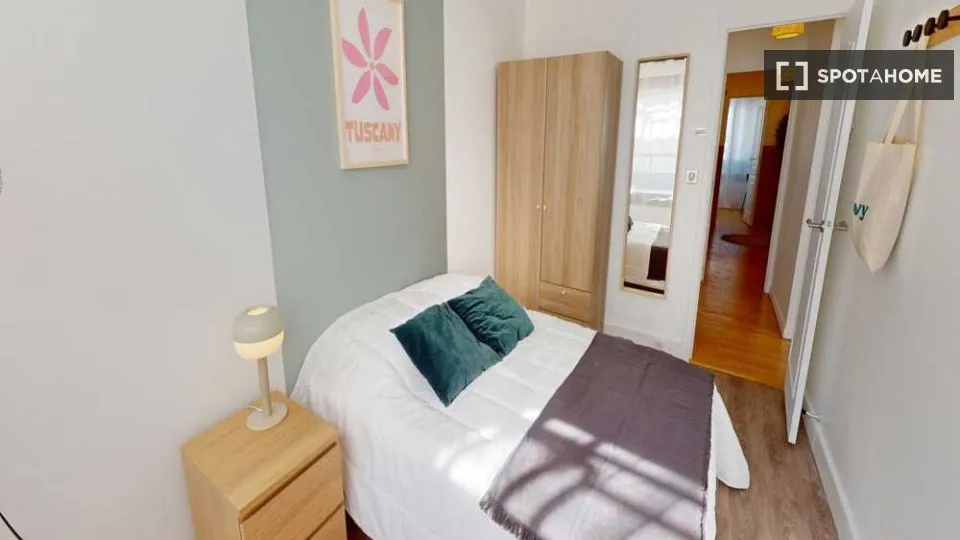 Camere da letto - Room in Parisian Shared House