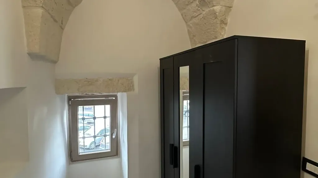 Esik - Rustic House with Terrace in Ostuni