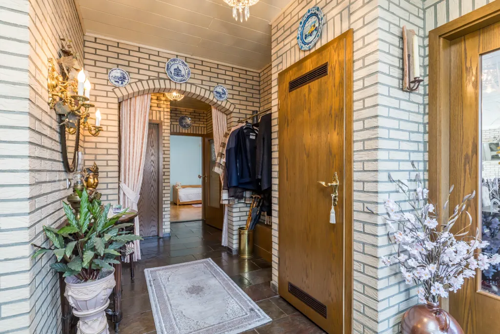 hallway_entrance