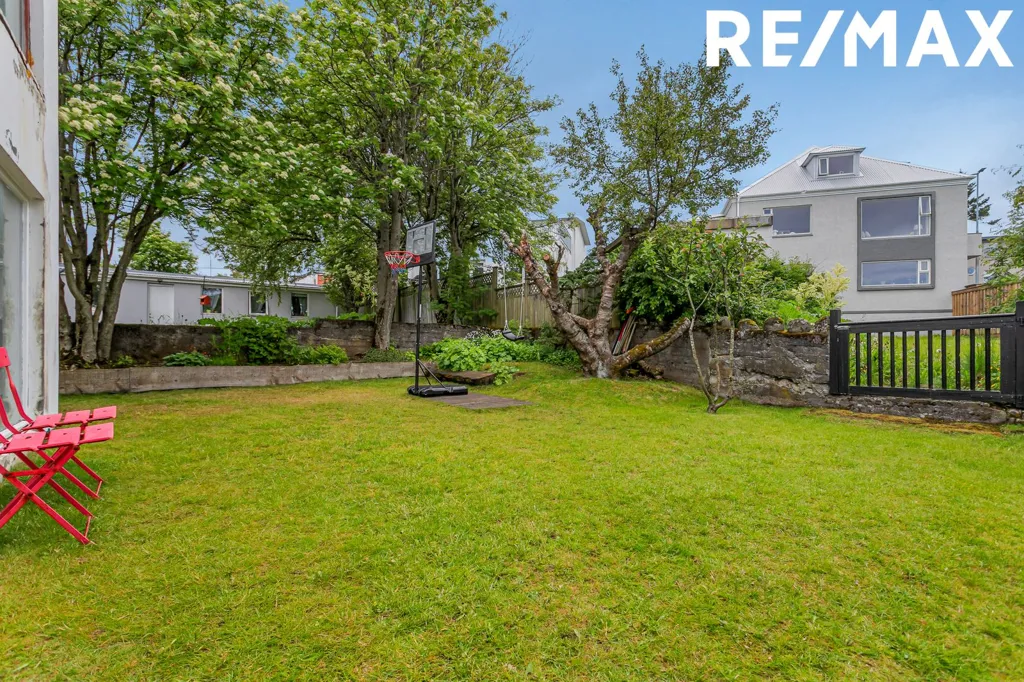 Giardino - Duplex with Studio Potential in Holtsgata