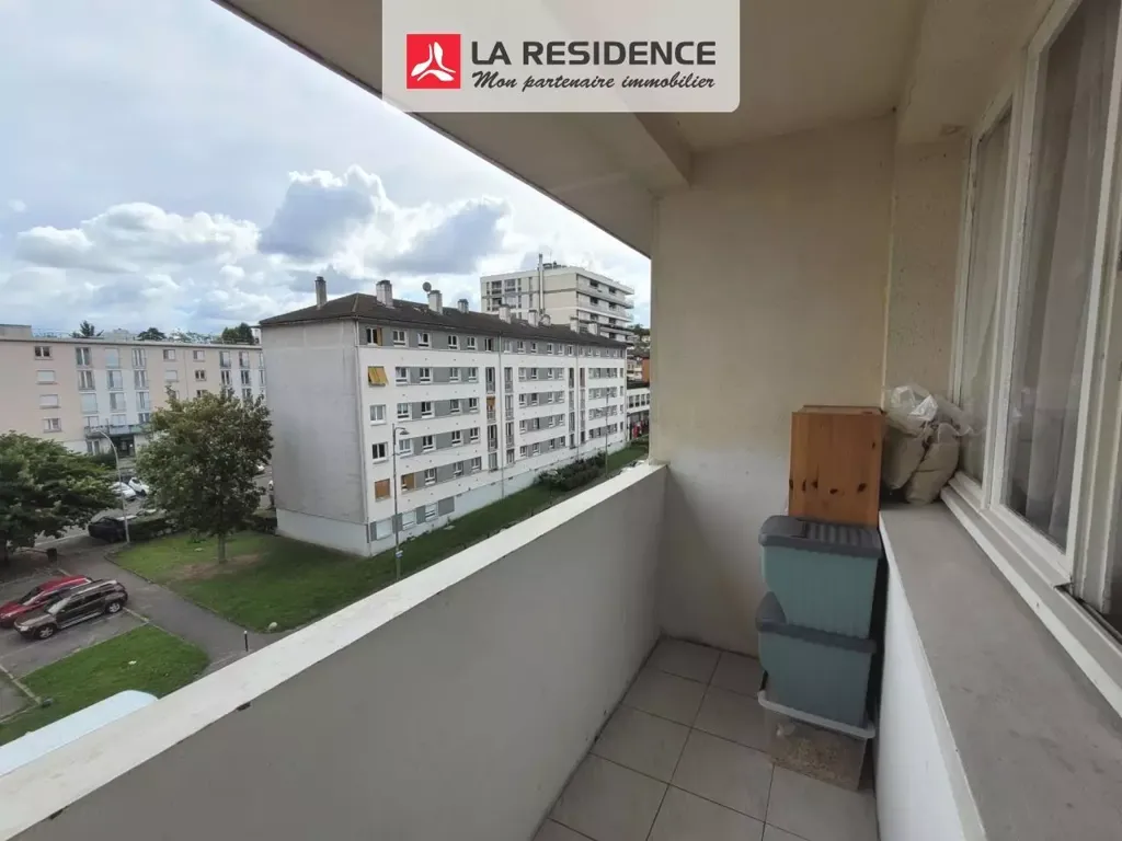 Rõdu - Balcony Flat in Central Franconville