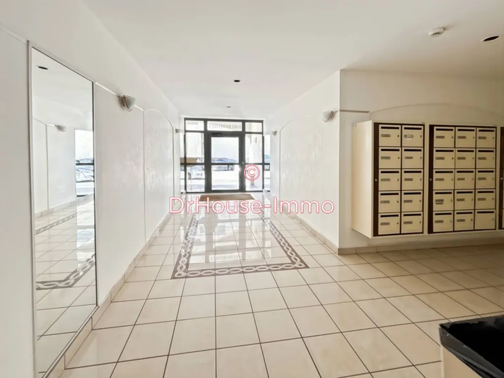 Hallway - 2-Bedroom Apartment with Parking in Sète