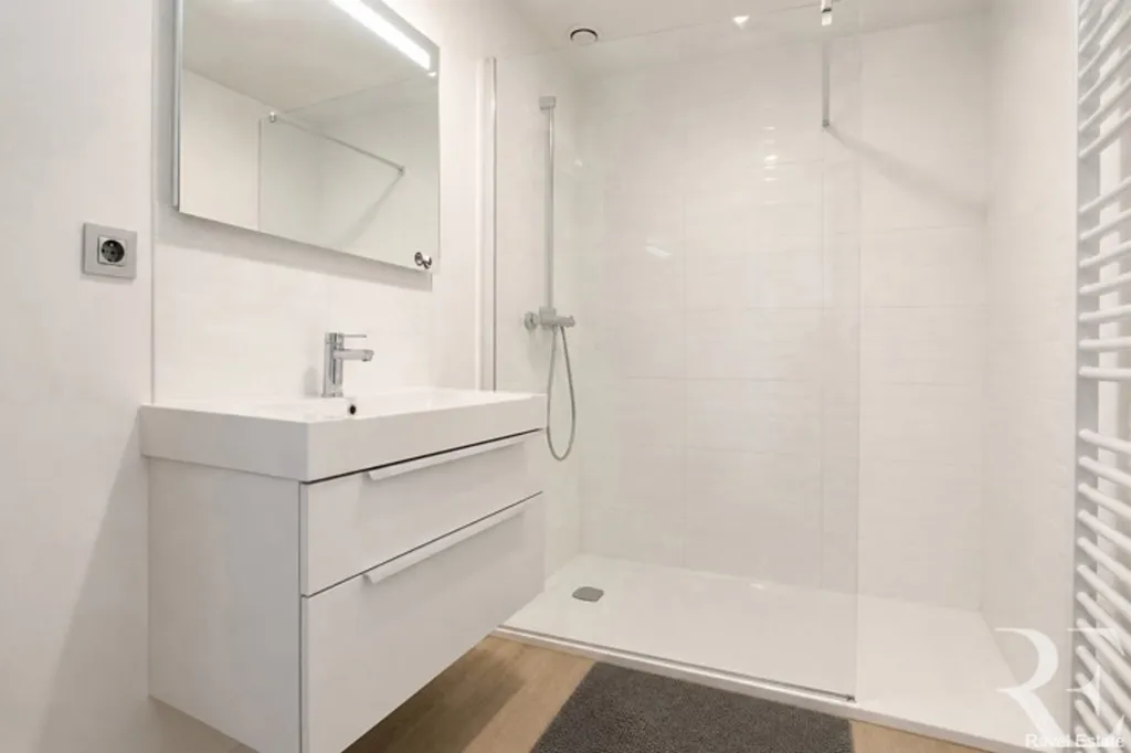 Bagni - Luxury 2-Bedroom Apartment with Terrace in Ixelles