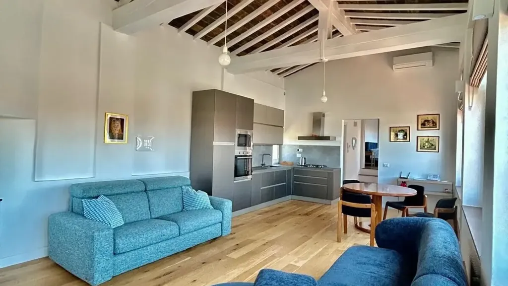 Elutuba - Triplex with Terrazzo in Campi Bisenzio