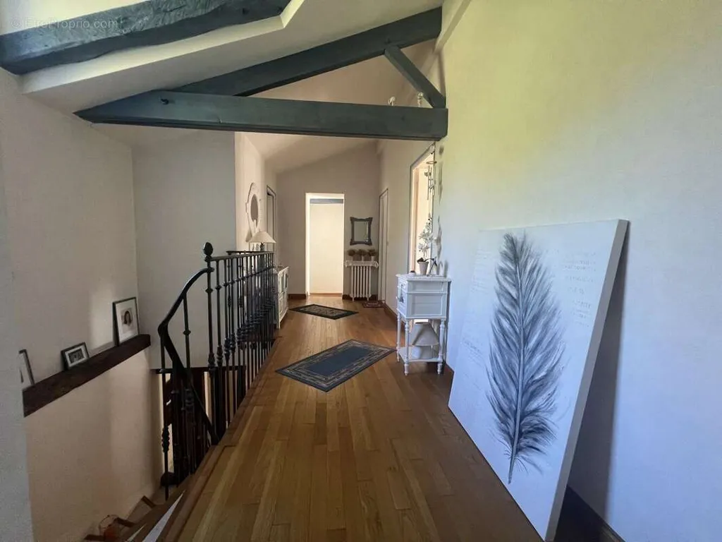 Esik - Charming Country House with Solarium in Lhommaizé