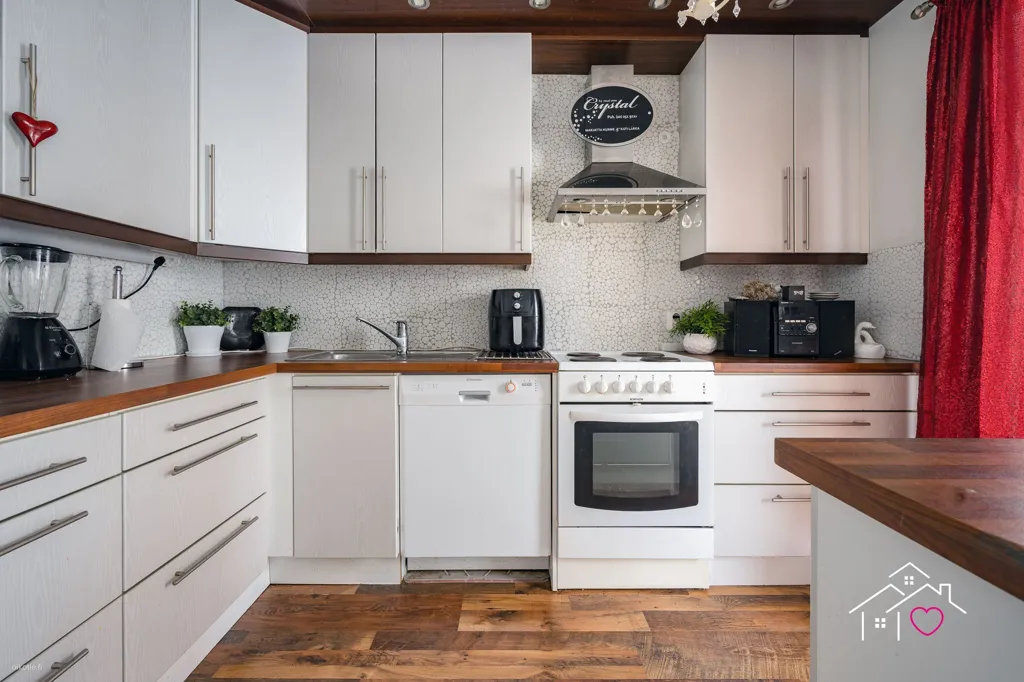 Kitchen - Flat with Glazed Balcony in Riutoja