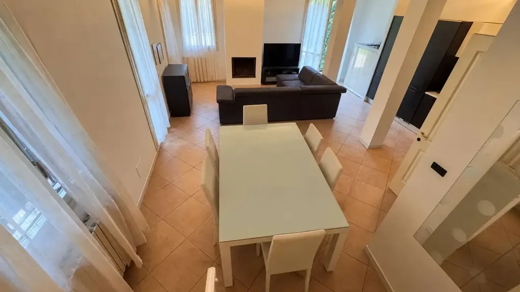 Sala da pranzo - Villa Portion with Garden in Modena