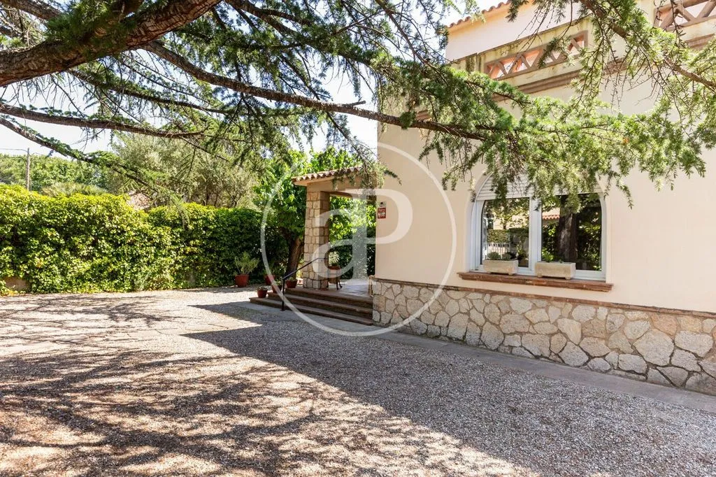 Välivaade - Luxury Villa with Pool in Matadepera