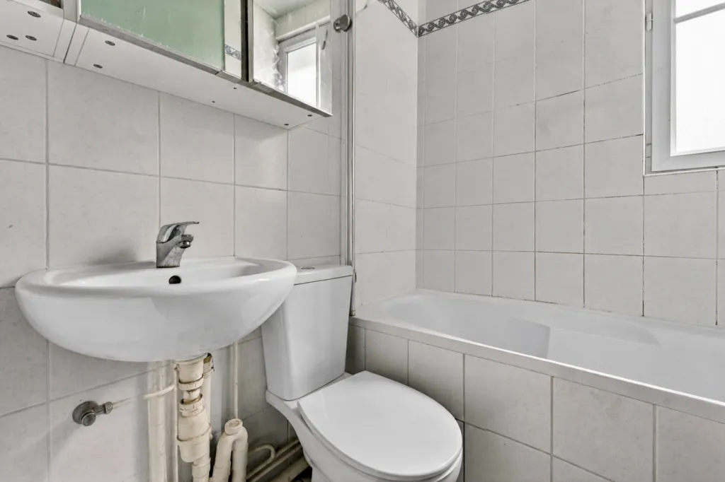 Vannitoad - 2-Bedroom Parisian Flat in Croulebarbe