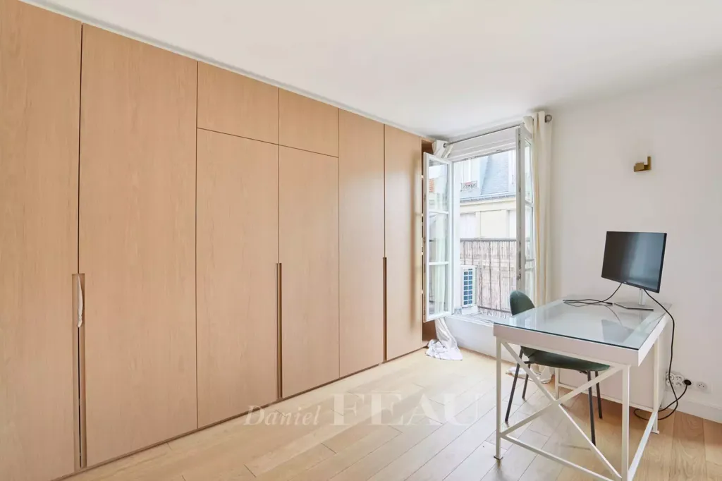 Chambres - Appartement Lumineux avec Balcon à Paris 2ème