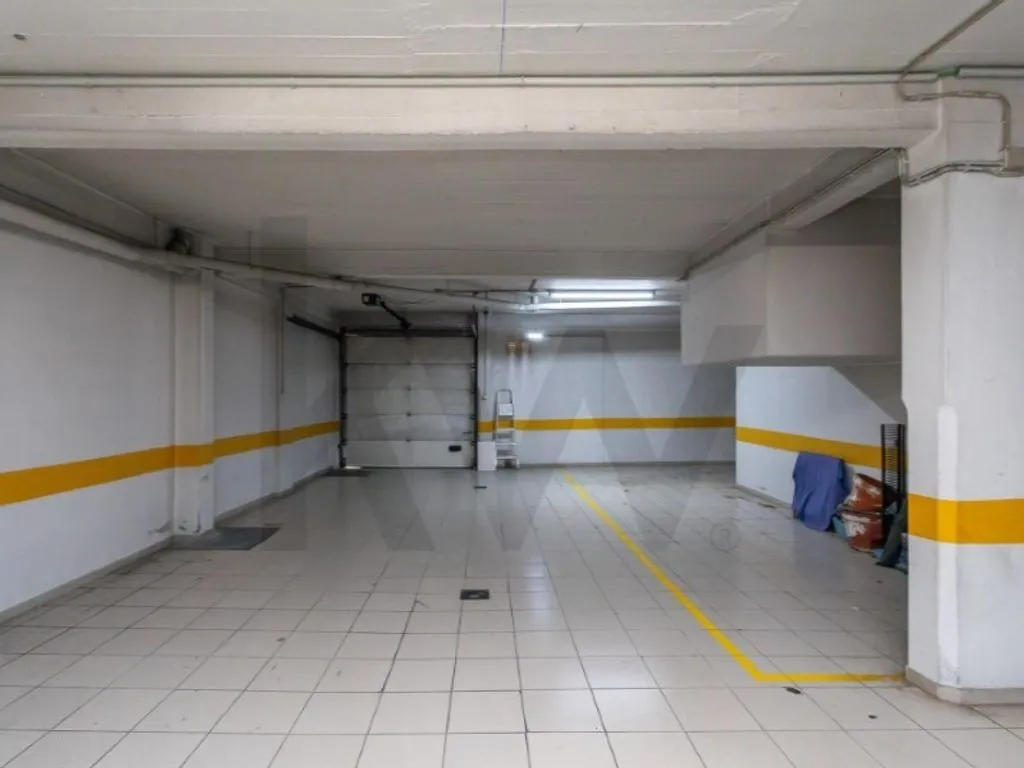 Garage - Luxury Flat with Sea View in Paço de Arcos