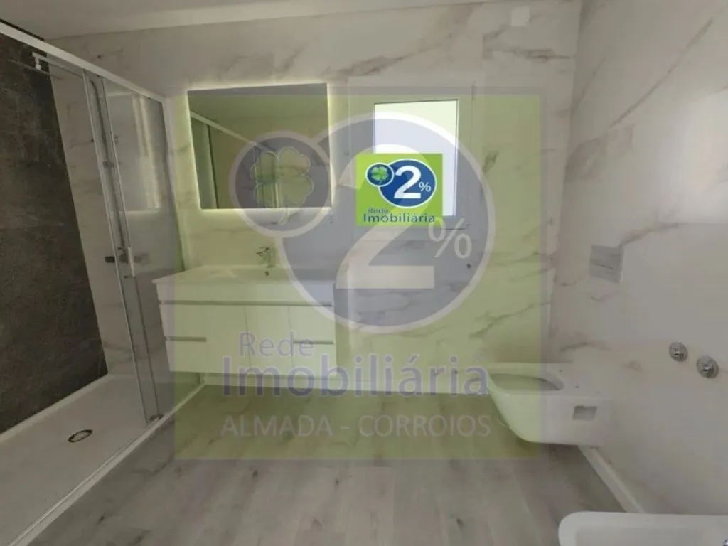 Luxury House with Pool in Charneca de Caparica