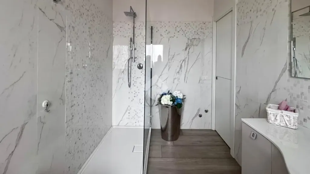 Salles de bain - Panoramic Penthouse with Terrace in Commenda, Rende