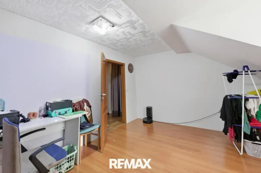 Chambres - Multi-Unit House with Expansion Potential in Haschendorf