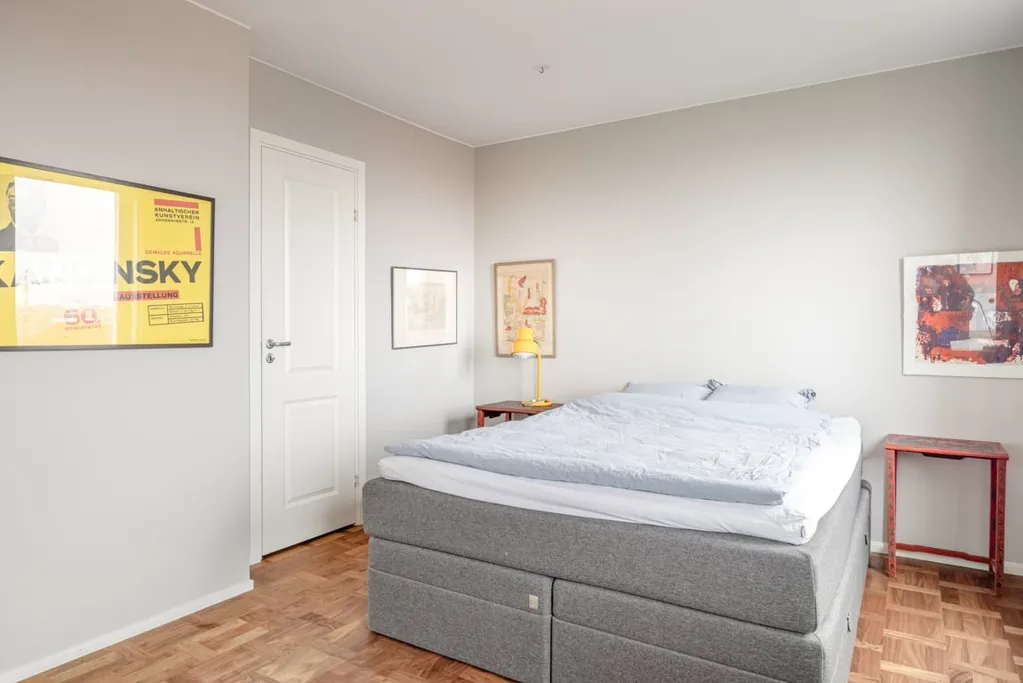 Magamistoad - Apartment with Western Balcony in Solna